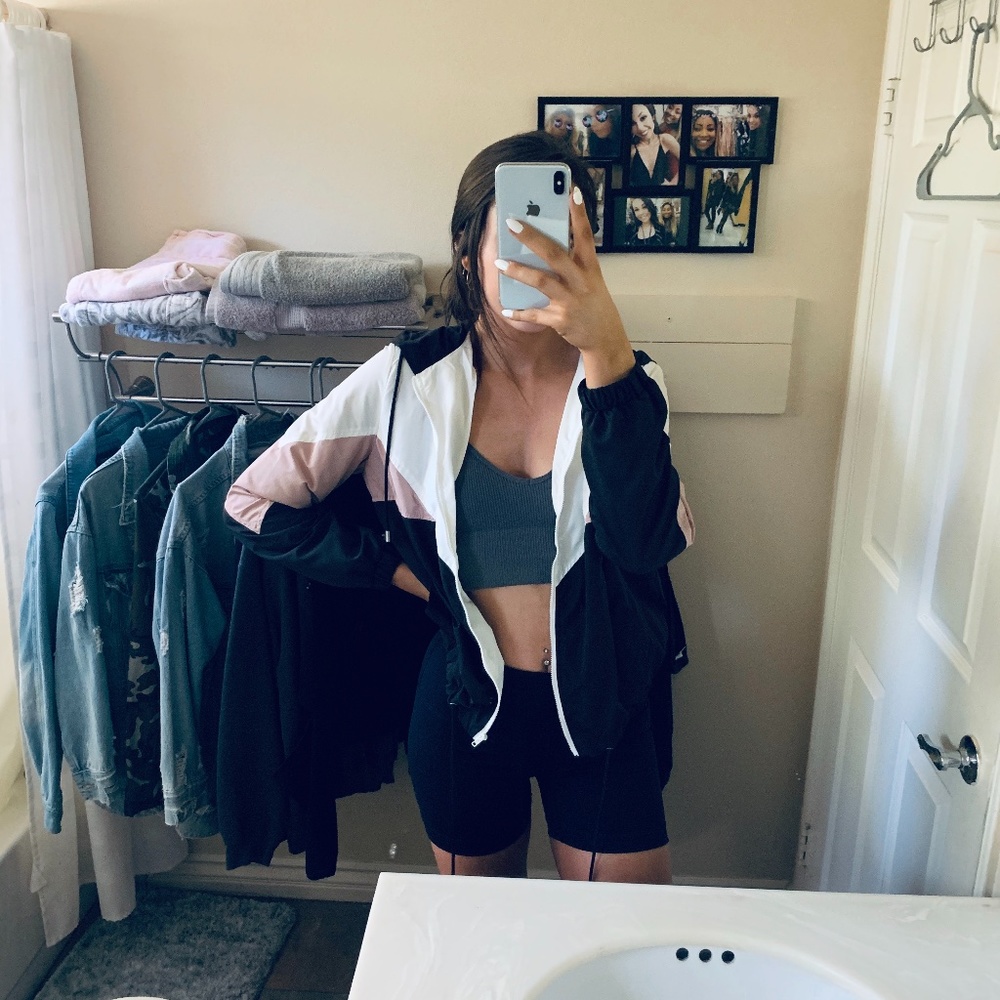 {windsor} Hooded Windbreaker